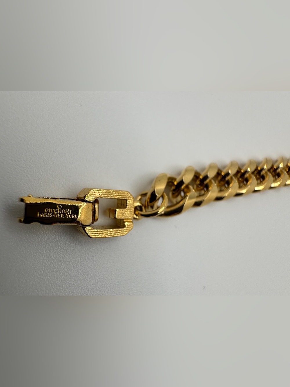 Givenchy Gold-Tone Curb Bracelet with Signature Link Clasp Size: 8.5 Unisex - Picture 12 of 14